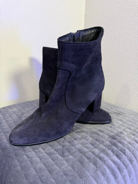 Aquatalia Shoes - Aquatalia Fortuna, Women's Navy Blue Suede Heeled Ankle Bootie, size 9.5